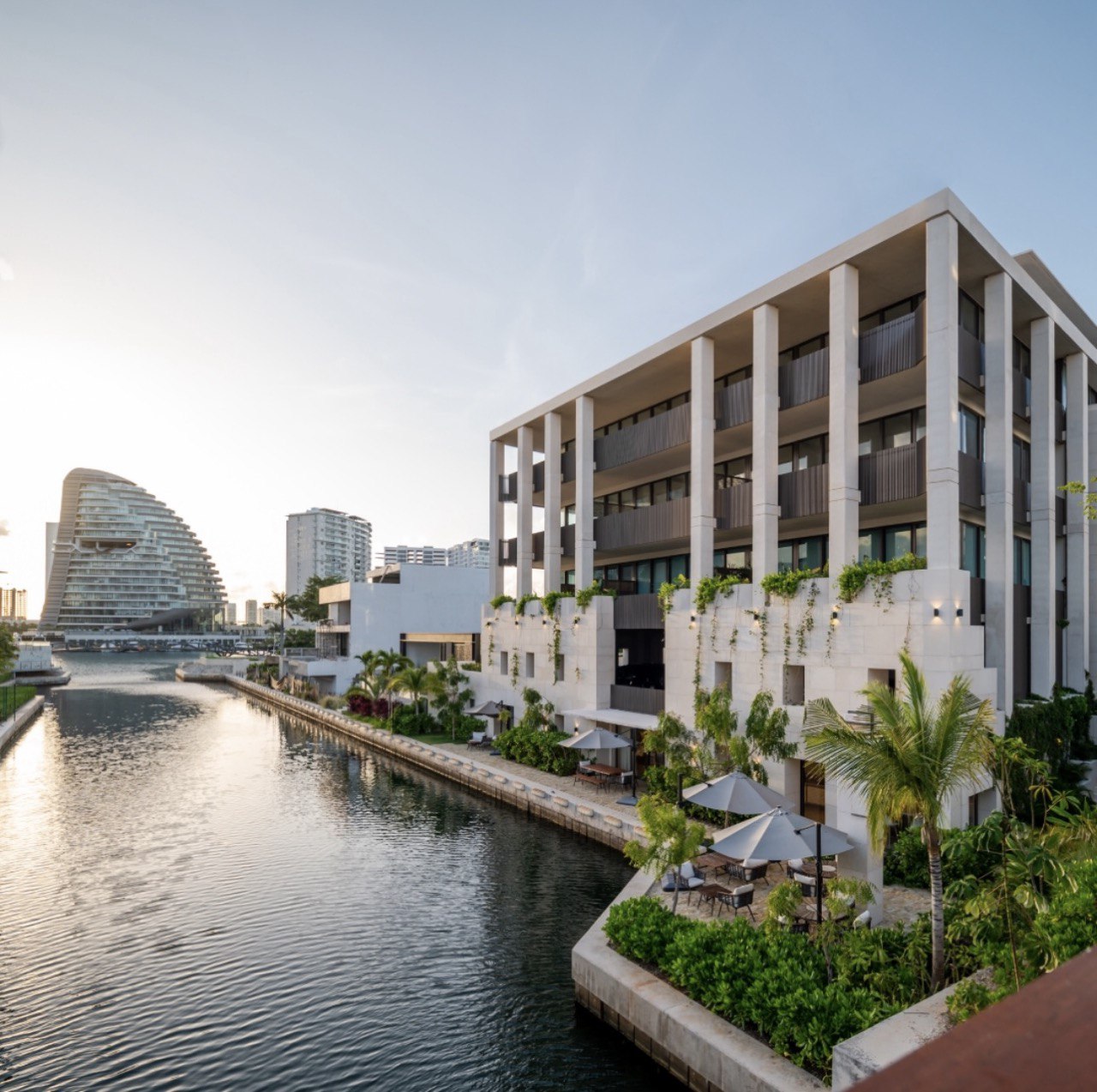 Puerto Cancún marina area near clinic
